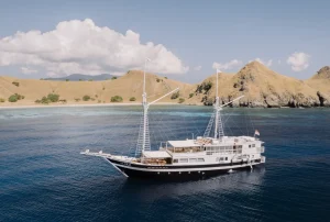 Aliikai Voyage anchored near Komodo Island’s hills