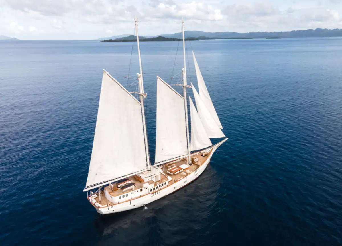 Mutiara Laut sailing through Komodo’s blue waters